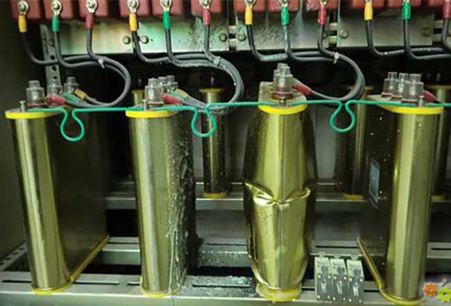 無功補償電容器鼓肚實物圖