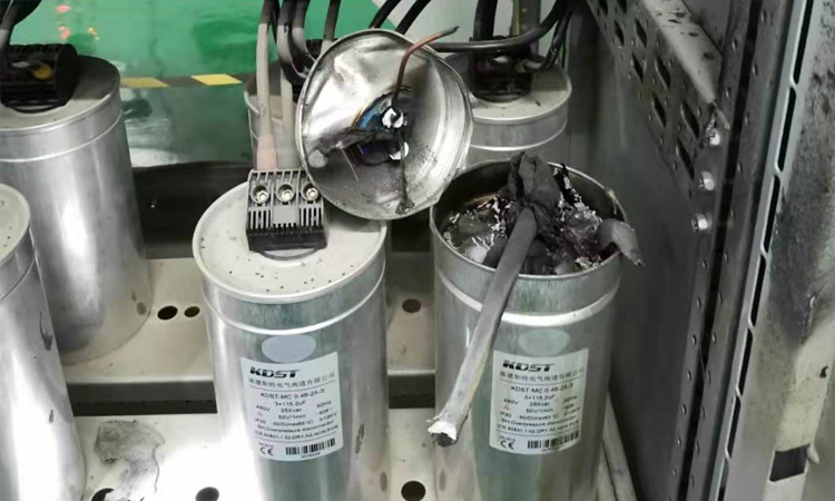 部分電力電容器運行時著火是怎么回事2
