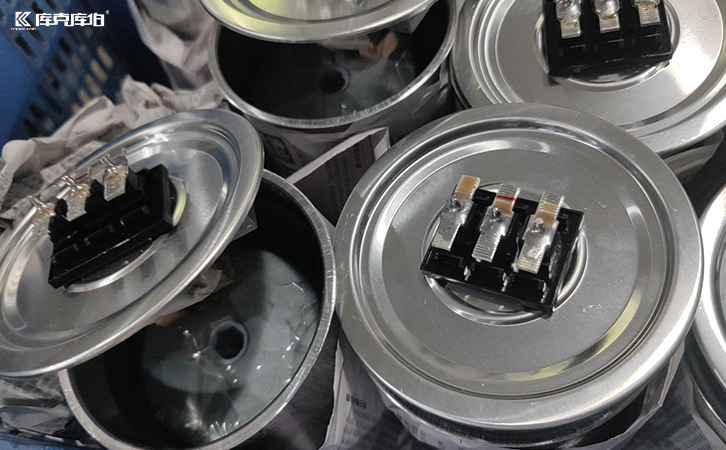 低壓電力電容器