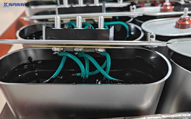 低壓電力電容器