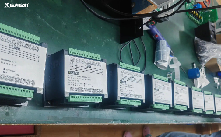 三相無功補(bǔ)償控制器